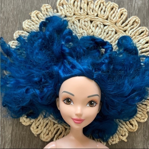 Disney The Descendants Evie 28” doll. LARGE DOLL - Picture 3 of 11